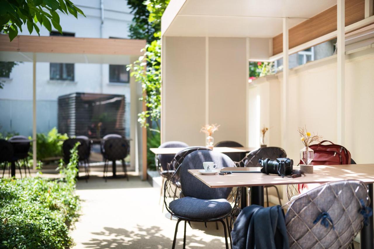 Mooons Vienna Hotel ภายนอก รูปภาพ