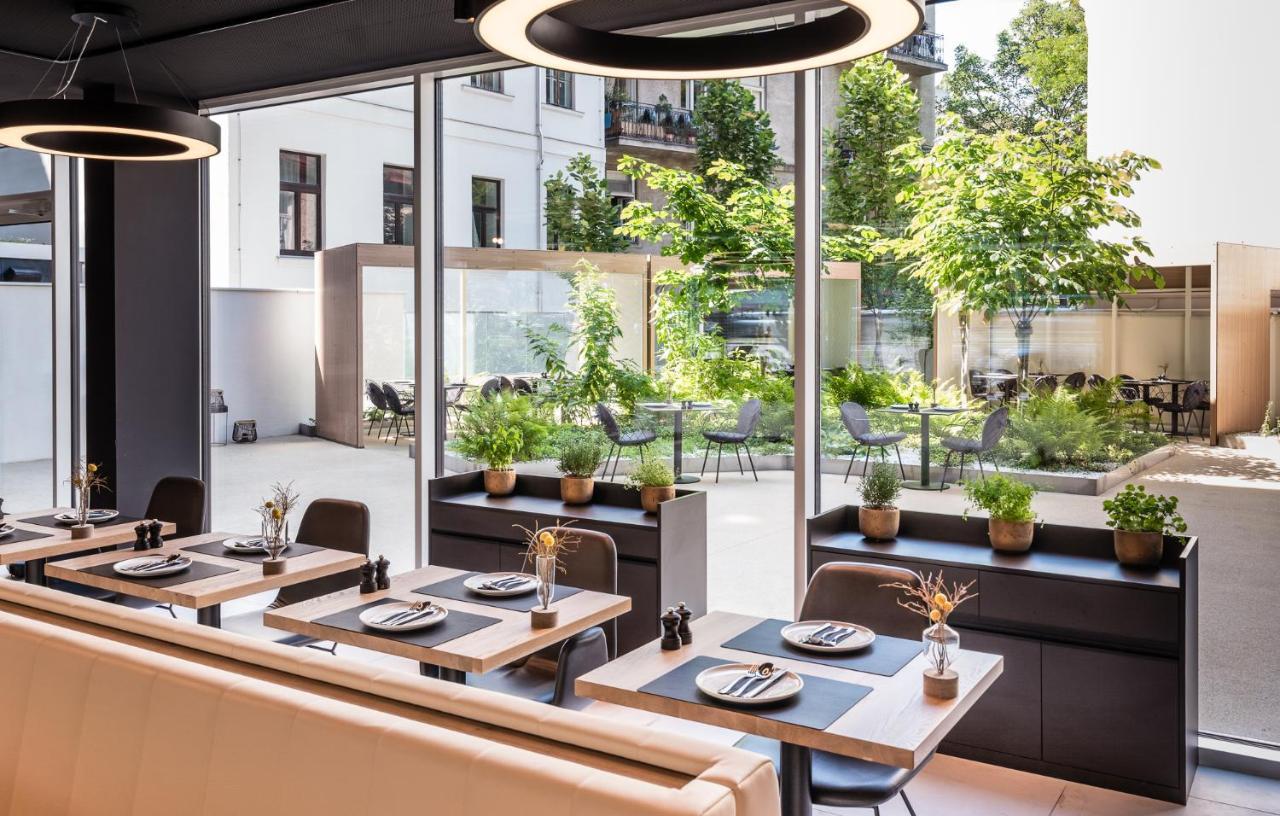 Mooons Vienna Hotel ภายนอก รูปภาพ